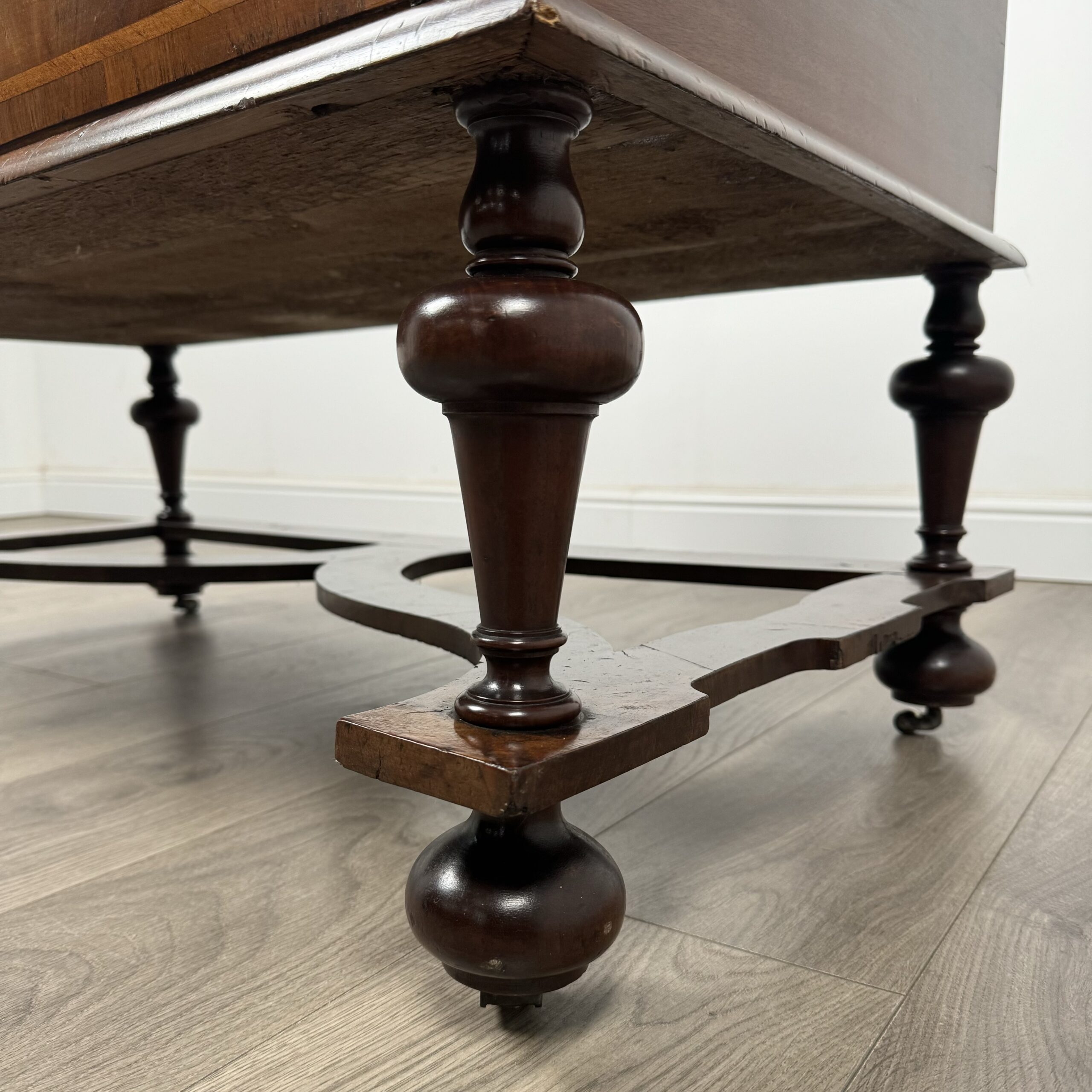 Antique 17th Century William And Mary Chest Of Drawers In Walnut