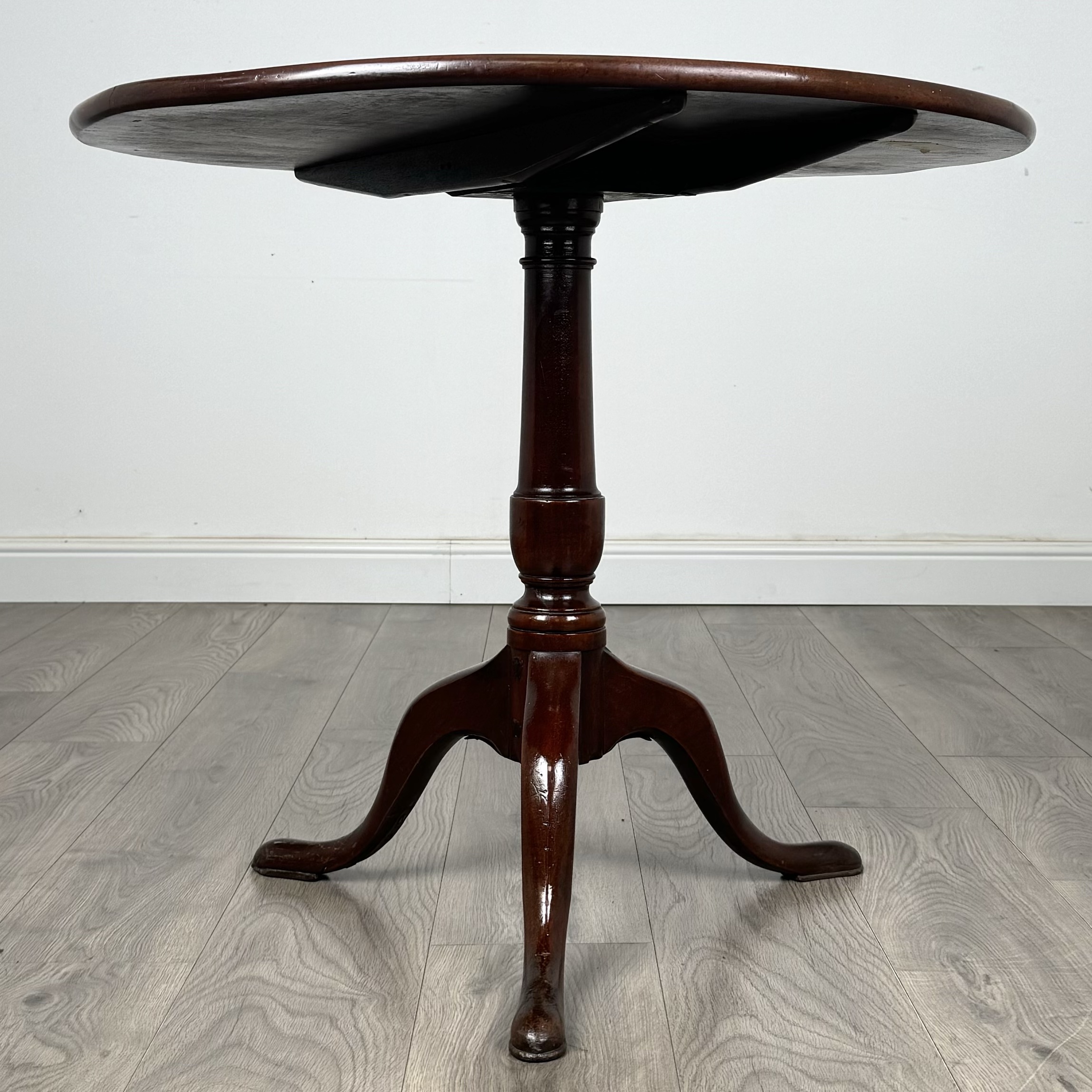 Antique 18th Century Tilt Top Table In Mahogany