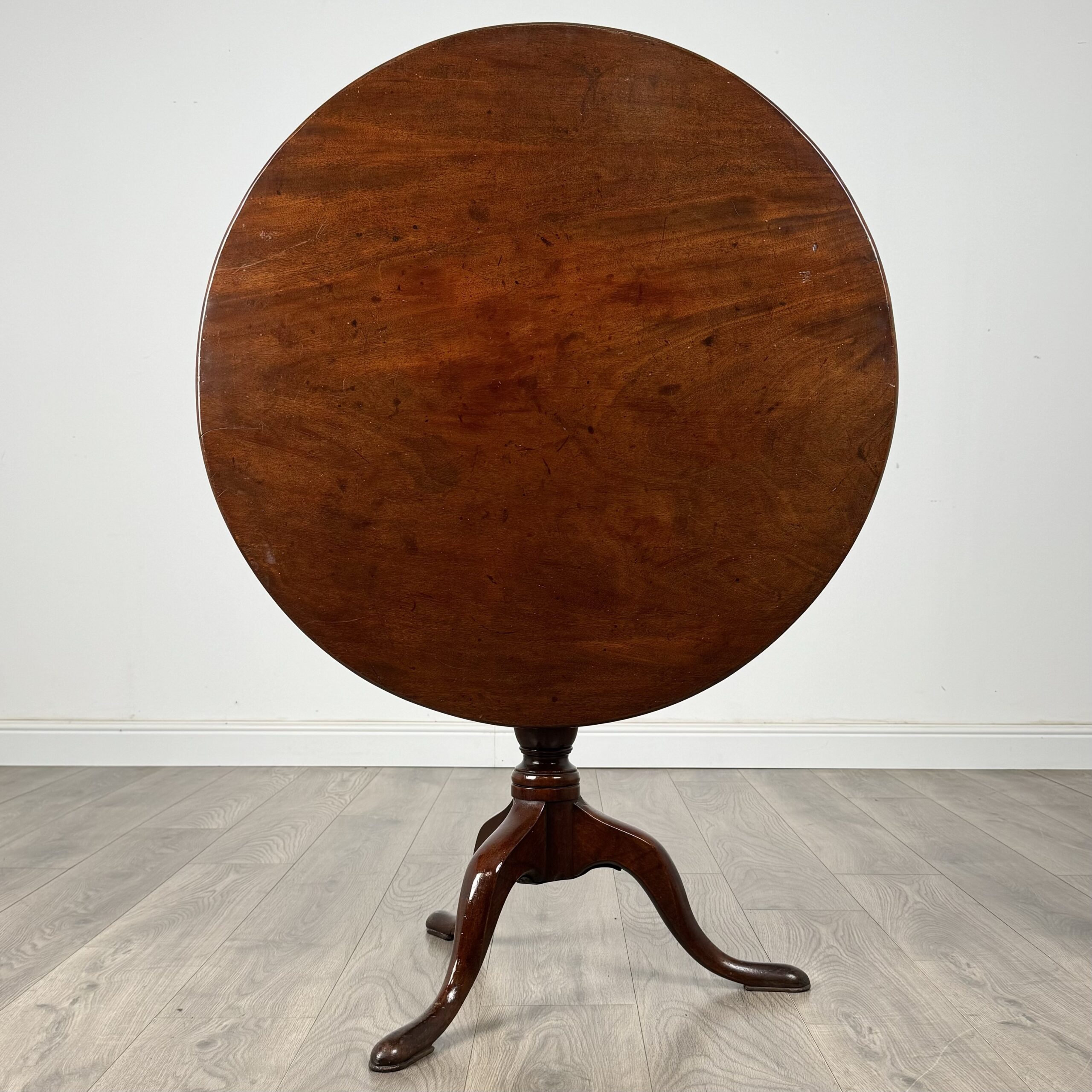 Antique 18th Century Tilt Top Table In Mahogany