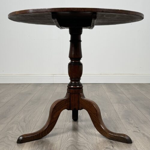 Antique 18th Century Tilt Top Table In Oak
