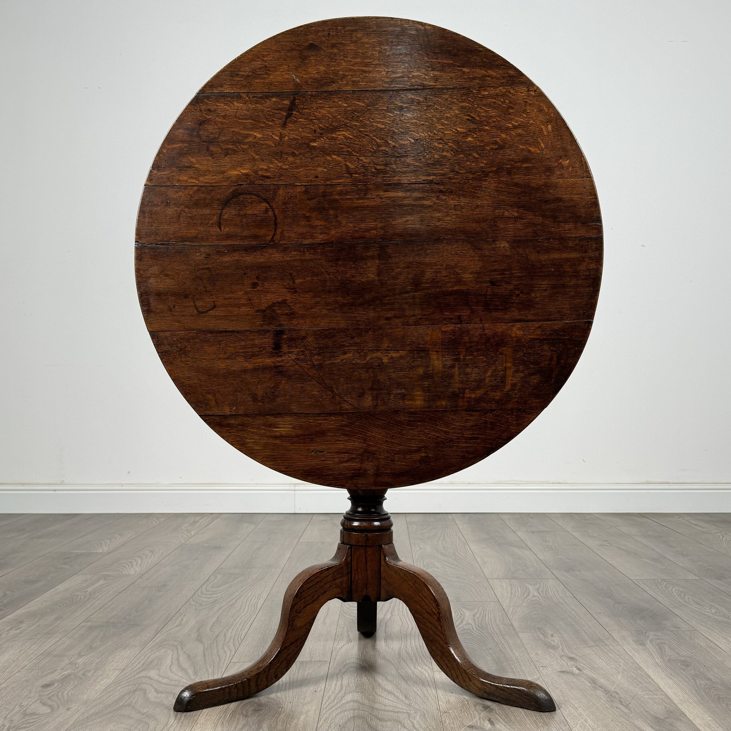 Antique 18th Century Tilt Top Table In Oak