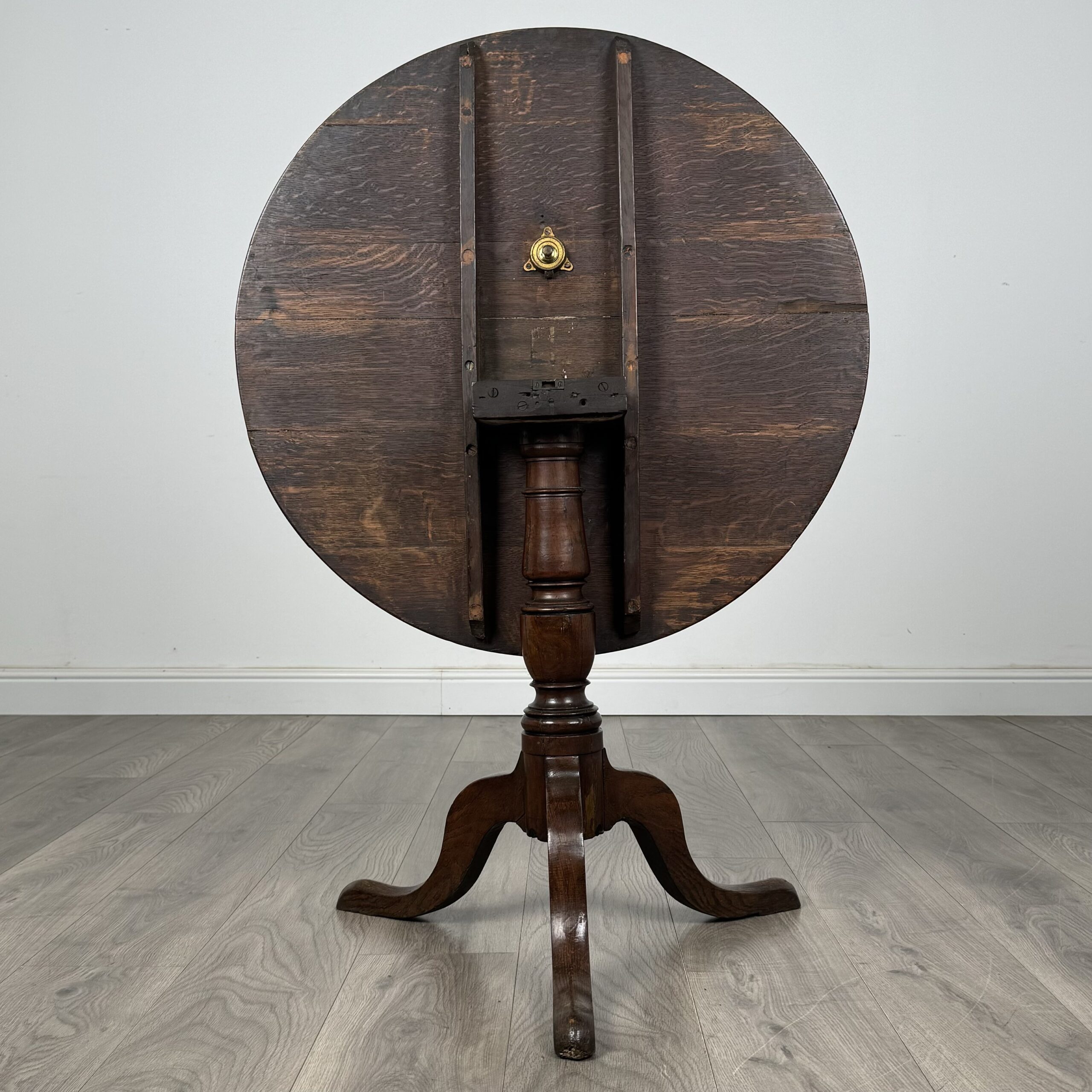 Antique 18th Century Tilt Top Table In Oak