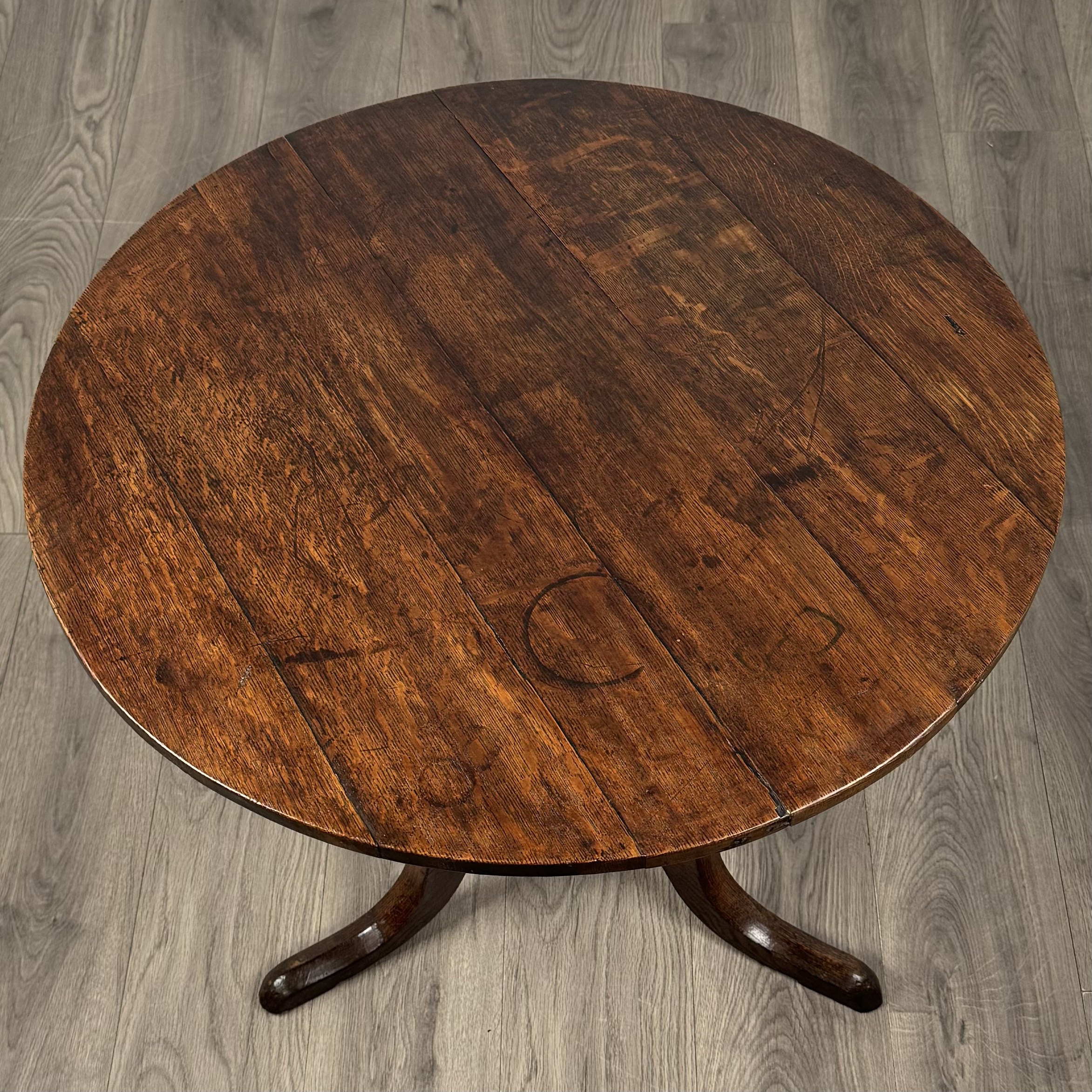 Antique 18th Century Tilt Top Table In Oak