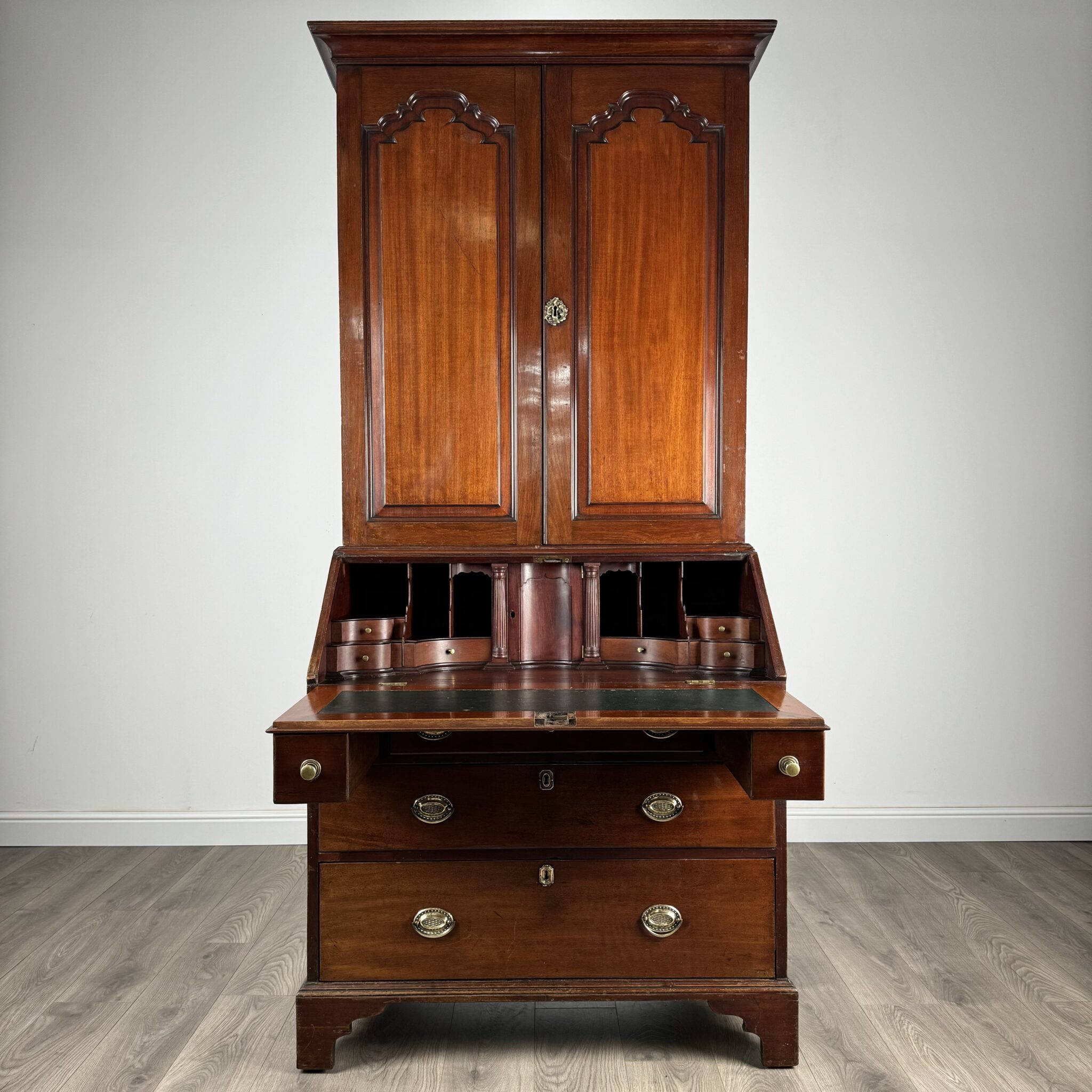 Antique 18th Century Fine Quality Bureau Bookcase In Mahogany
