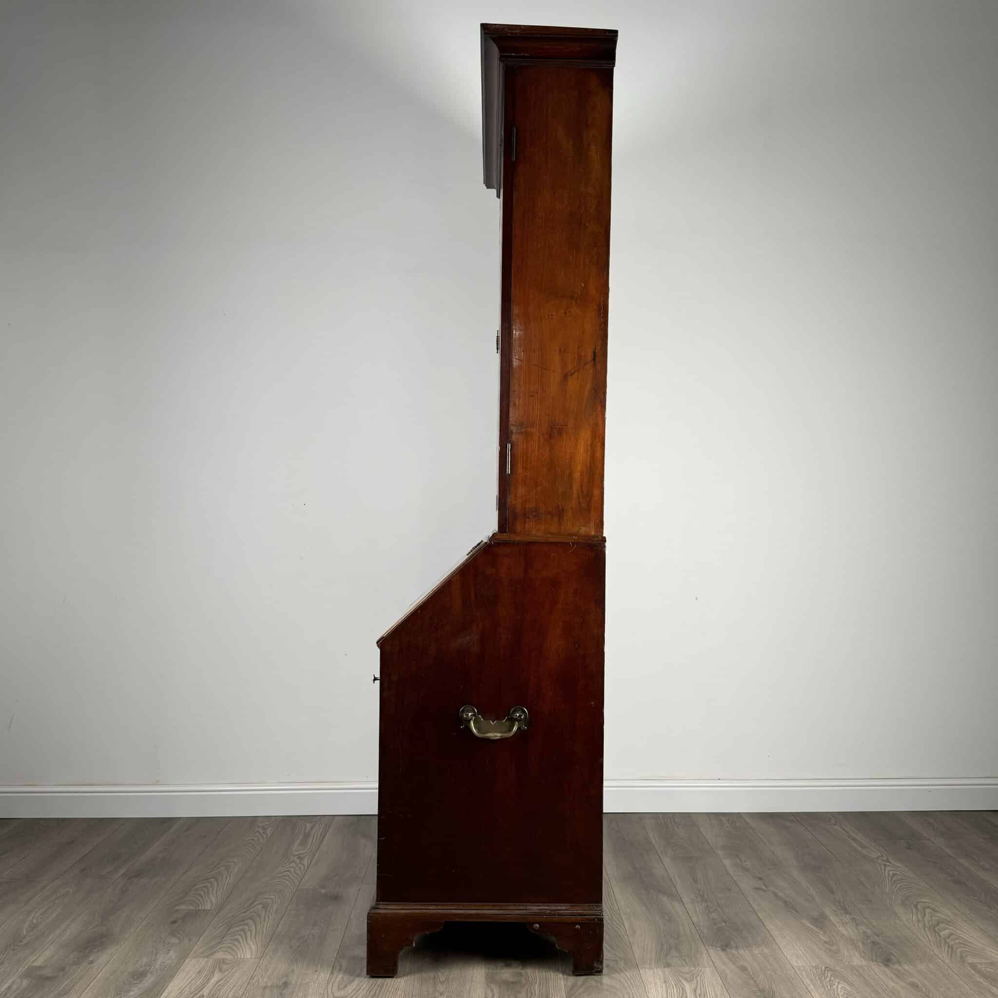 Antique 18th Century Fine Quality Bureau Bookcase In Mahogany