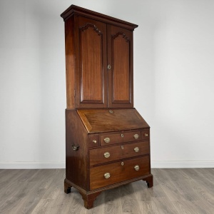 Antique 18th Century Fine Quality Bureau Bookcase In Mahogany