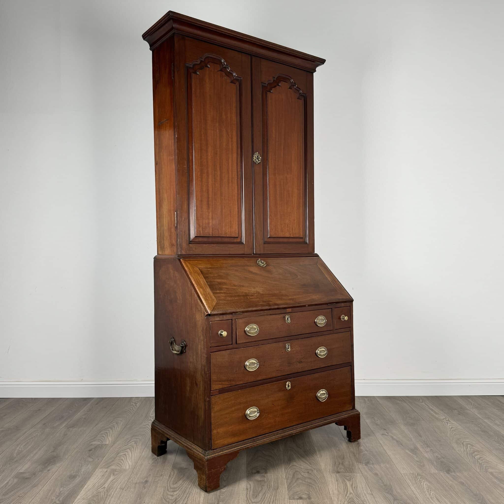 Antique 18th Century Fine Quality Bureau Bookcase In Mahogany