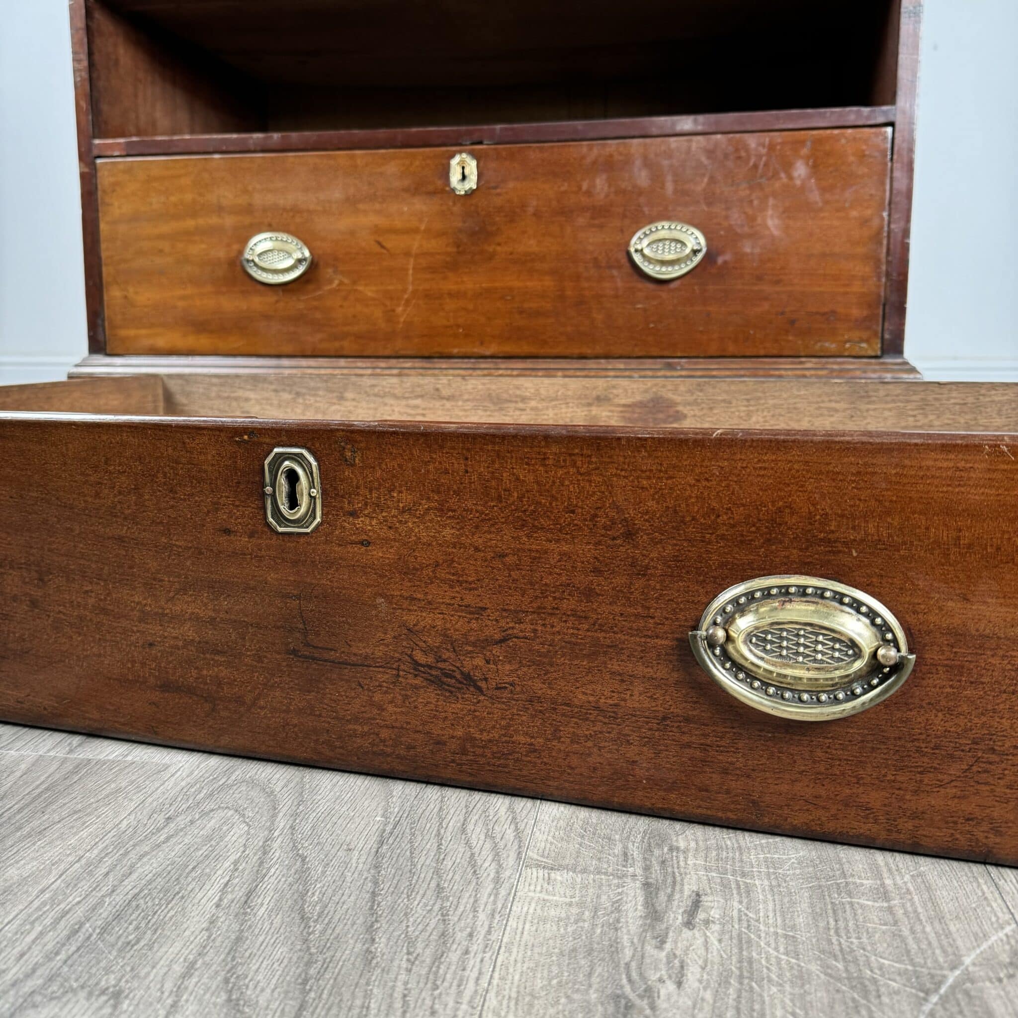 Antique 18th Century Fine Quality Bureau Bookcase In Mahogany
