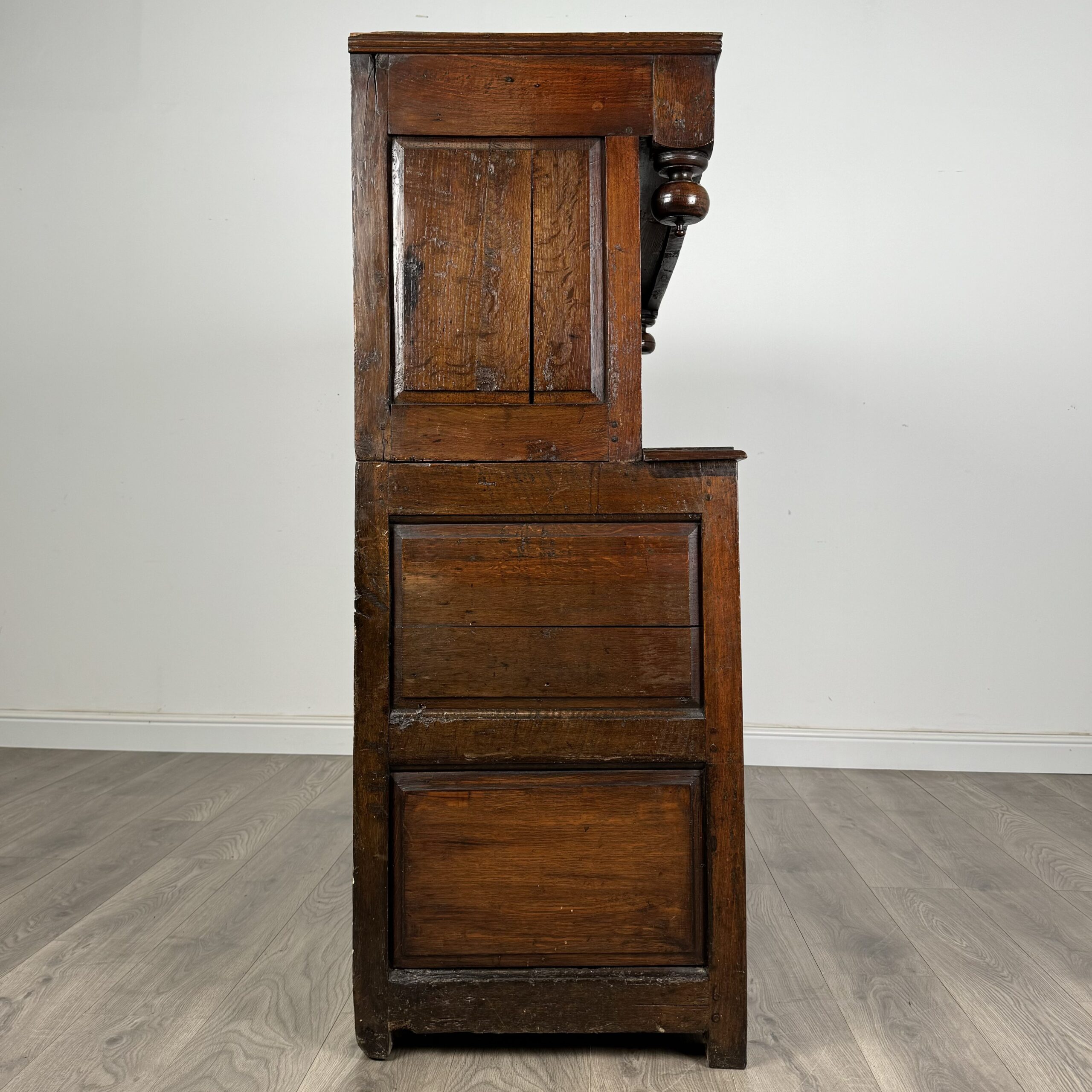 Antique 18th Century Welsh Deuddarn Cupboard In Oak