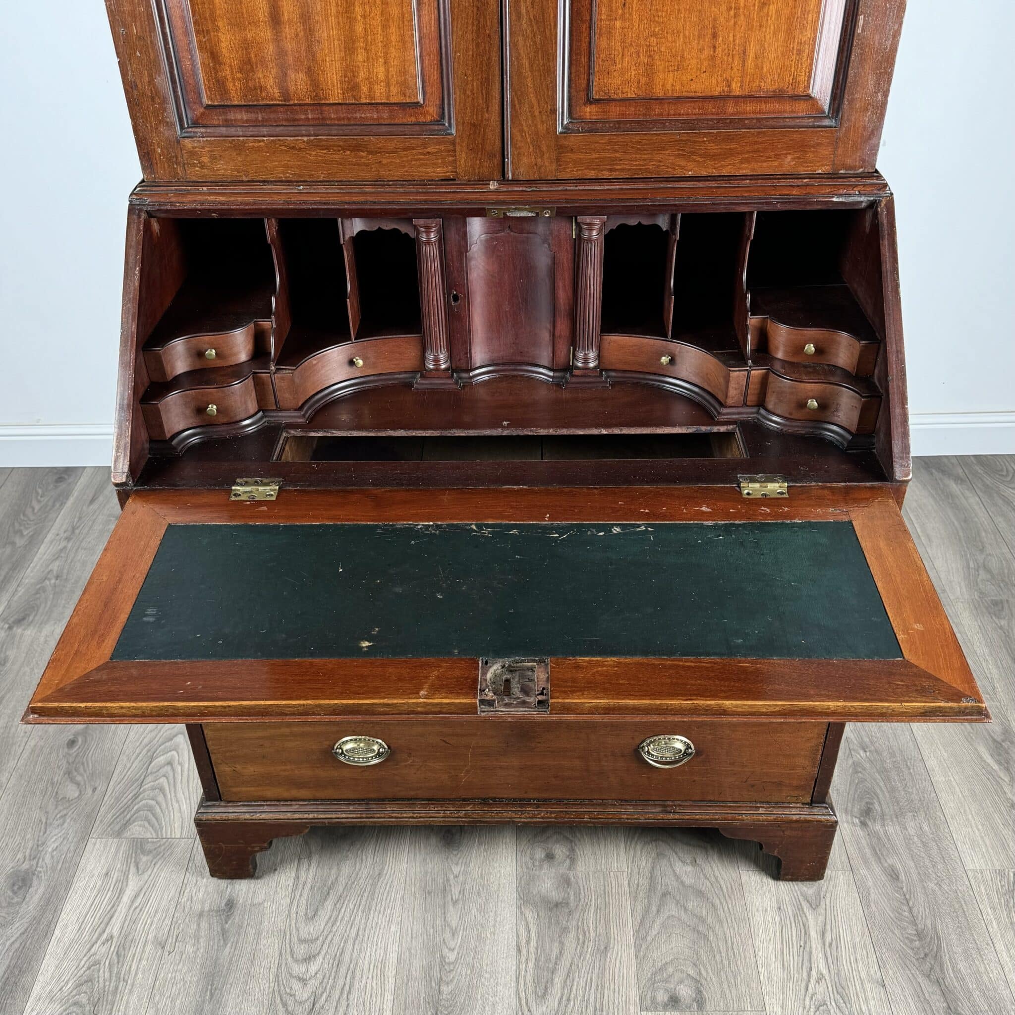 Antique 18th Century Fine Quality Bureau Bookcase In Mahogany