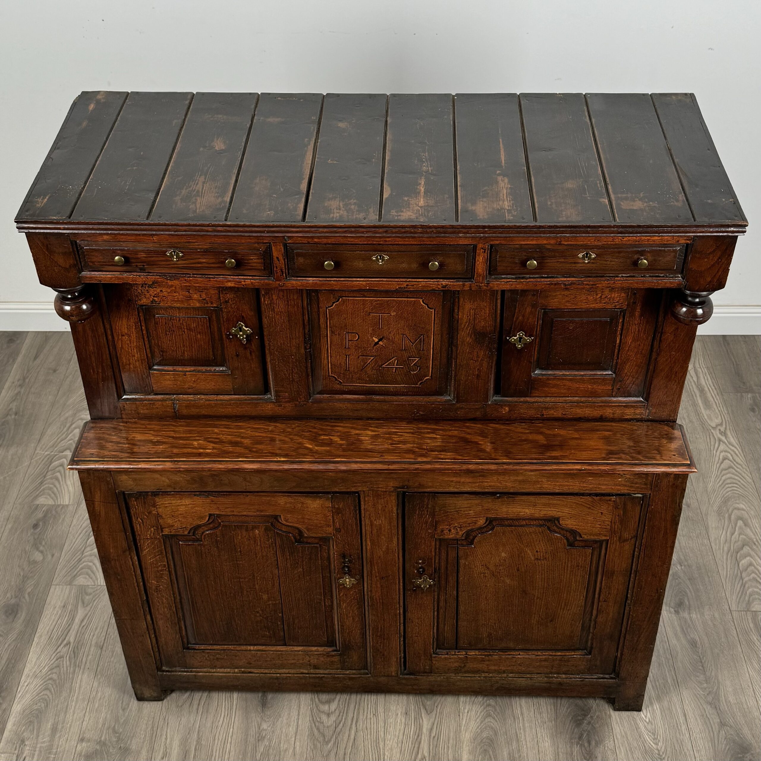 Antique 18th Century Welsh Deuddarn Cupboard In Oak