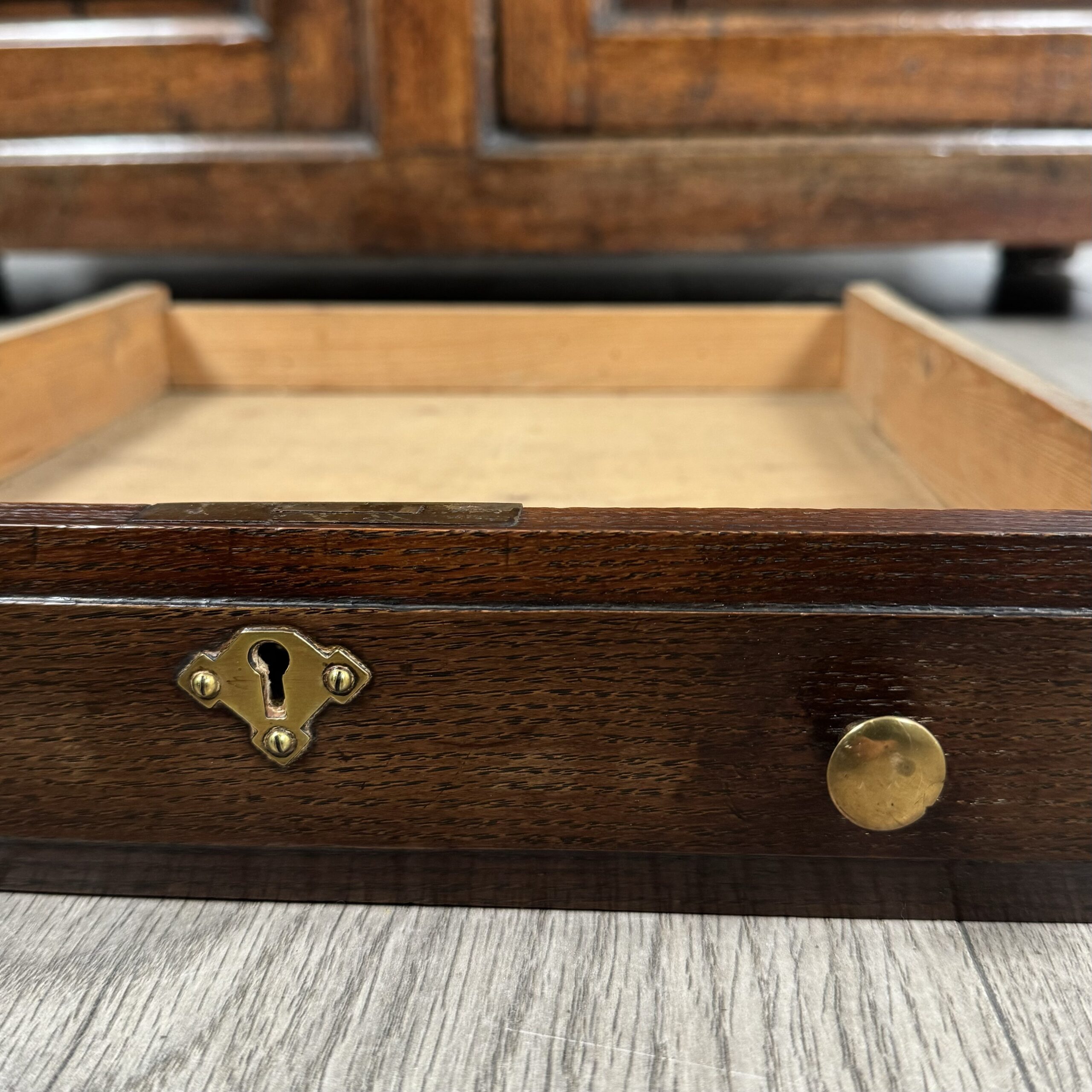 Antique 18th Century Welsh Deuddarn Cupboard In Oak