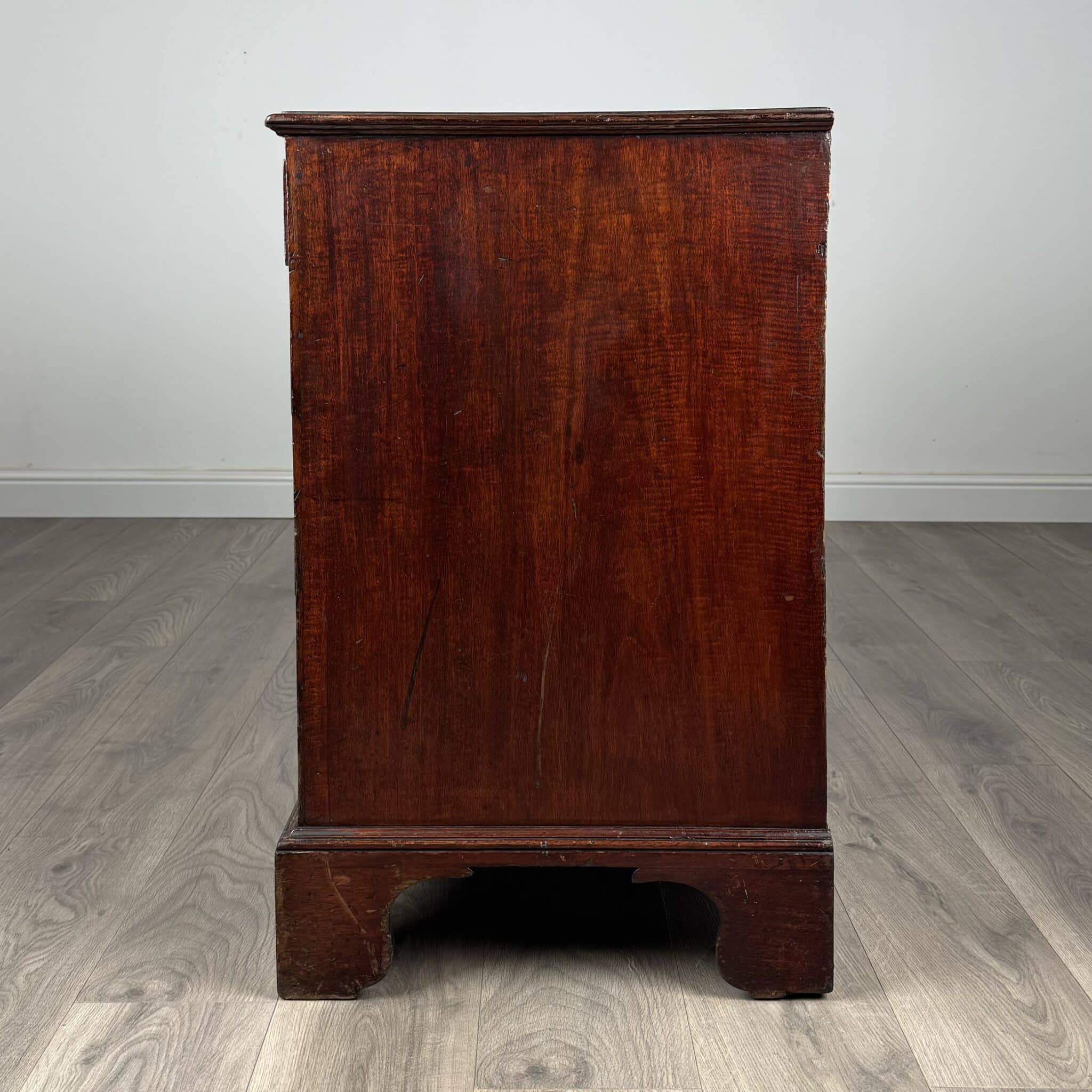 Antique 18th Century Chest Of Drawers In Mahogany