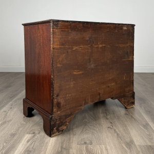 Antique 18th Century Chest Of Drawers In Mahogany