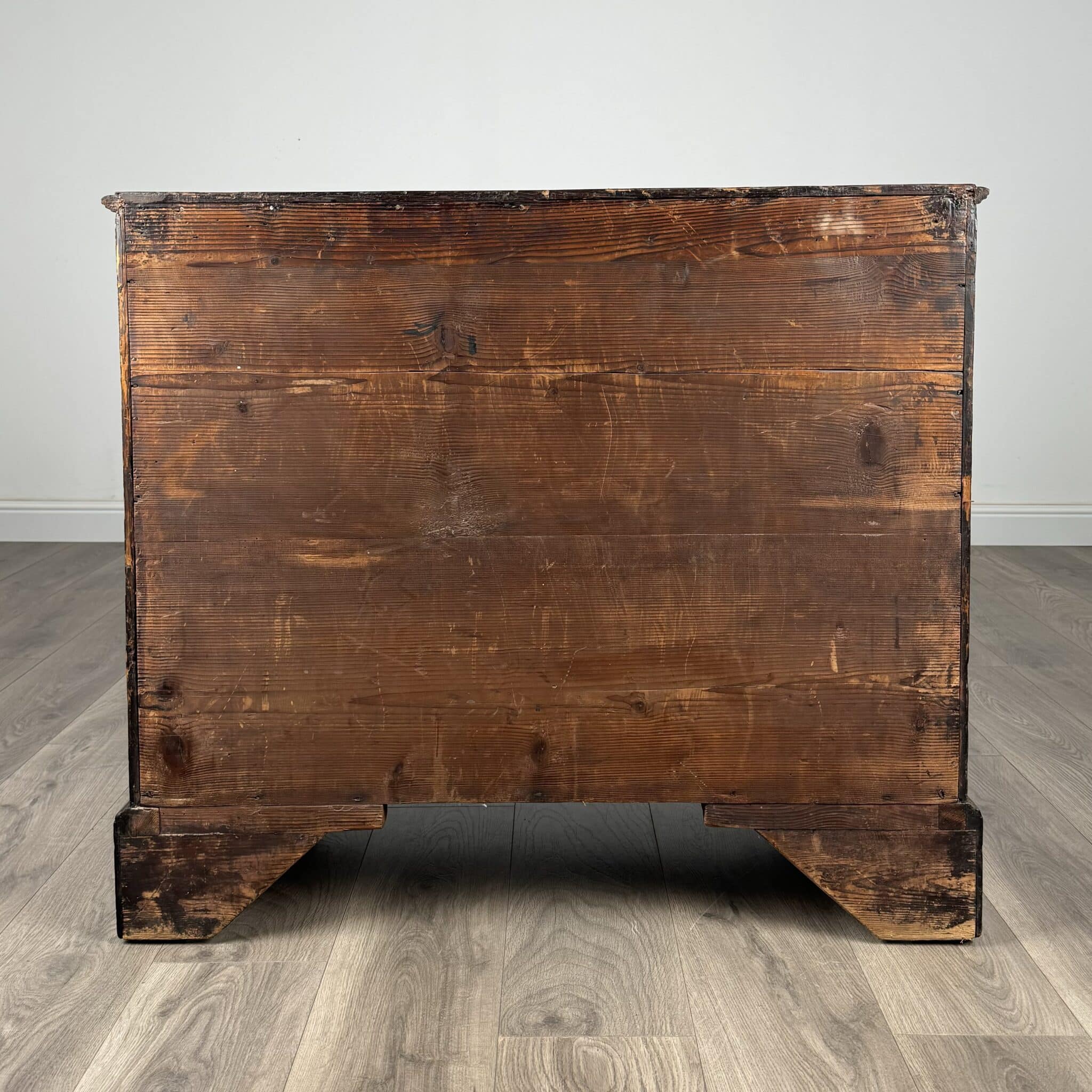 Antique 18th Century Chest Of Drawers In Mahogany