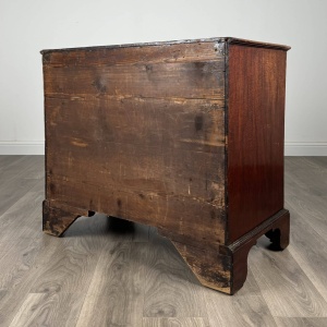 Antique 18th Century Chest Of Drawers In Mahogany