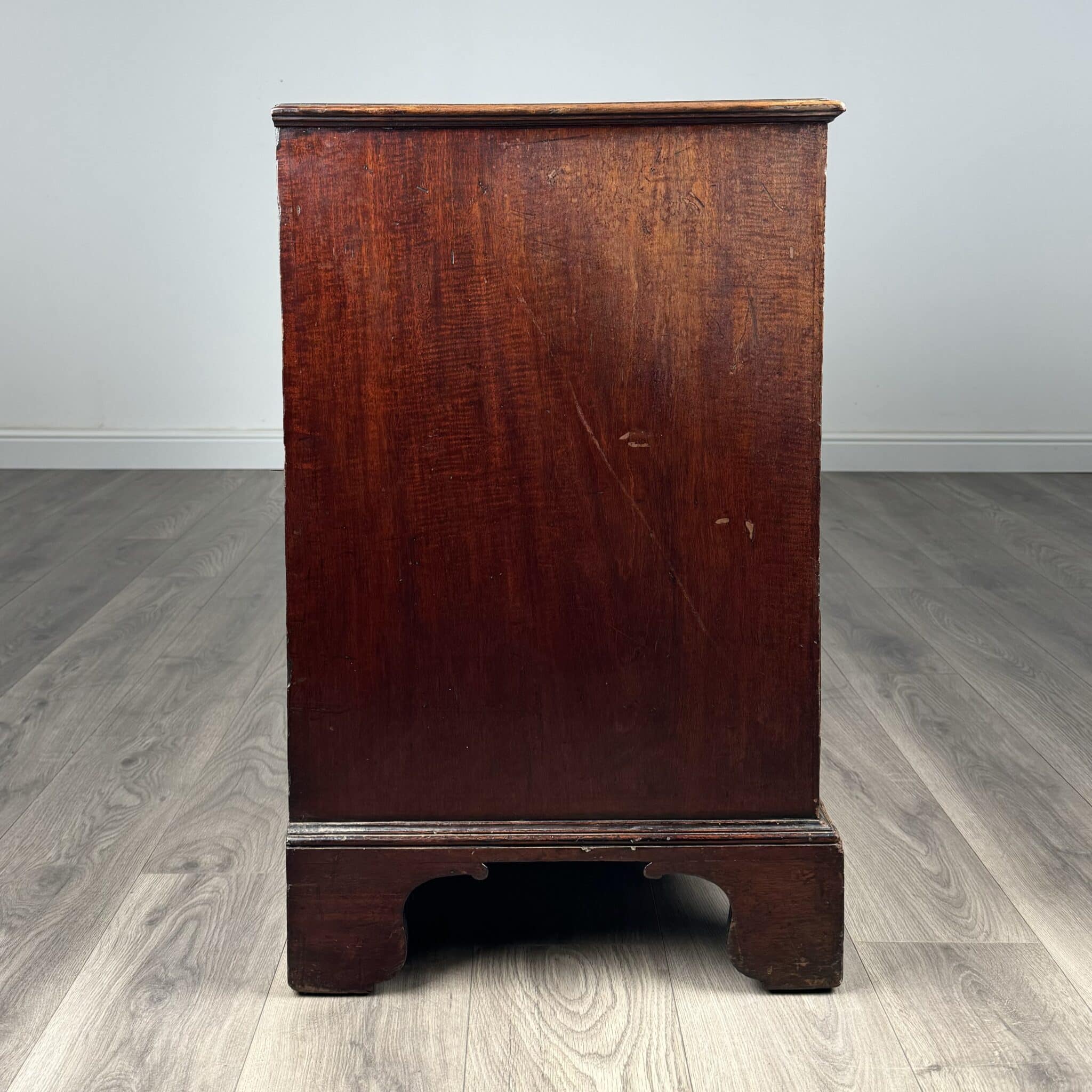 Antique 18th Century Chest Of Drawers In Mahogany