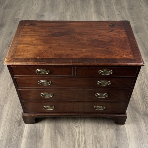 Antique 18th Century Chest Of Drawers In Mahogany