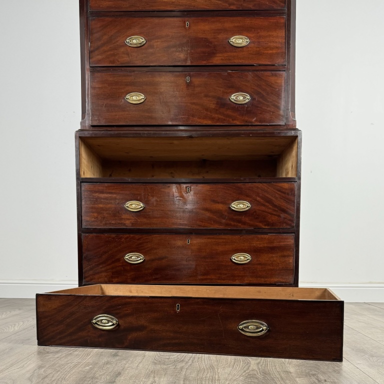 Antique 18th Century Chest On Chest In Mahogany - Image 9