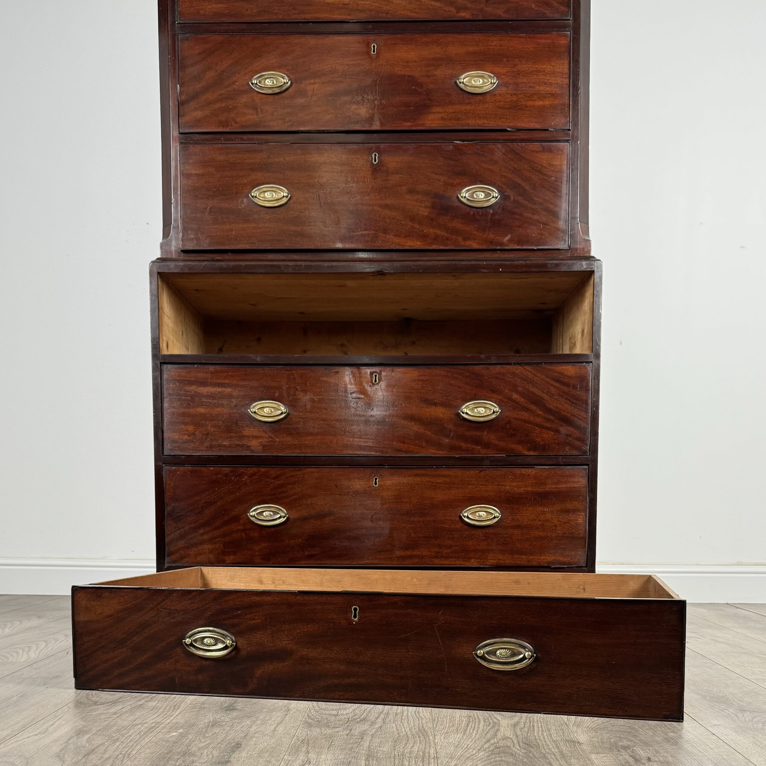 Antique 18th Century Chest On Chest In Mahogany