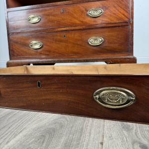 Antique 18th Century Chest Of Drawers In Mahogany