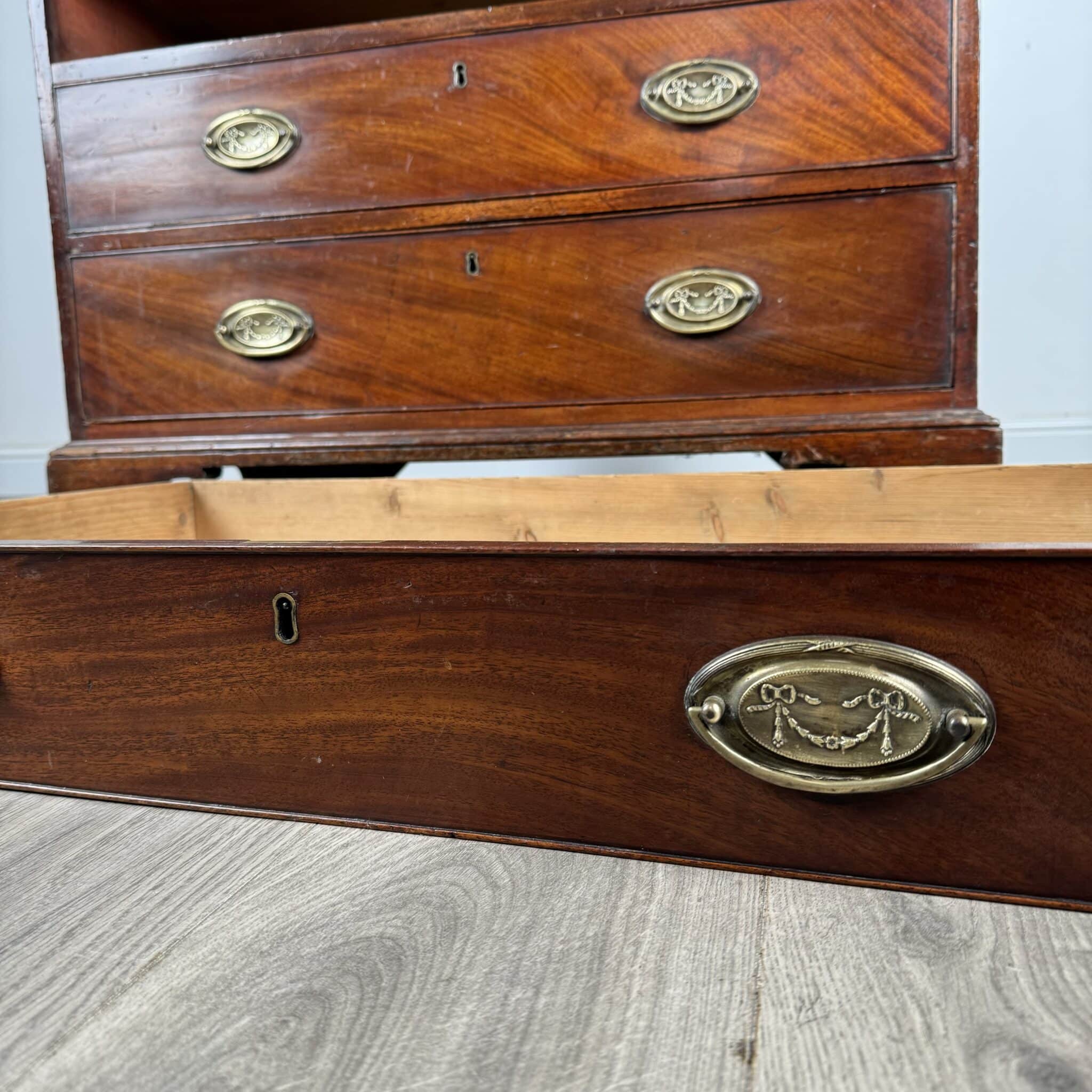 Antique 18th Century Chest Of Drawers In Mahogany