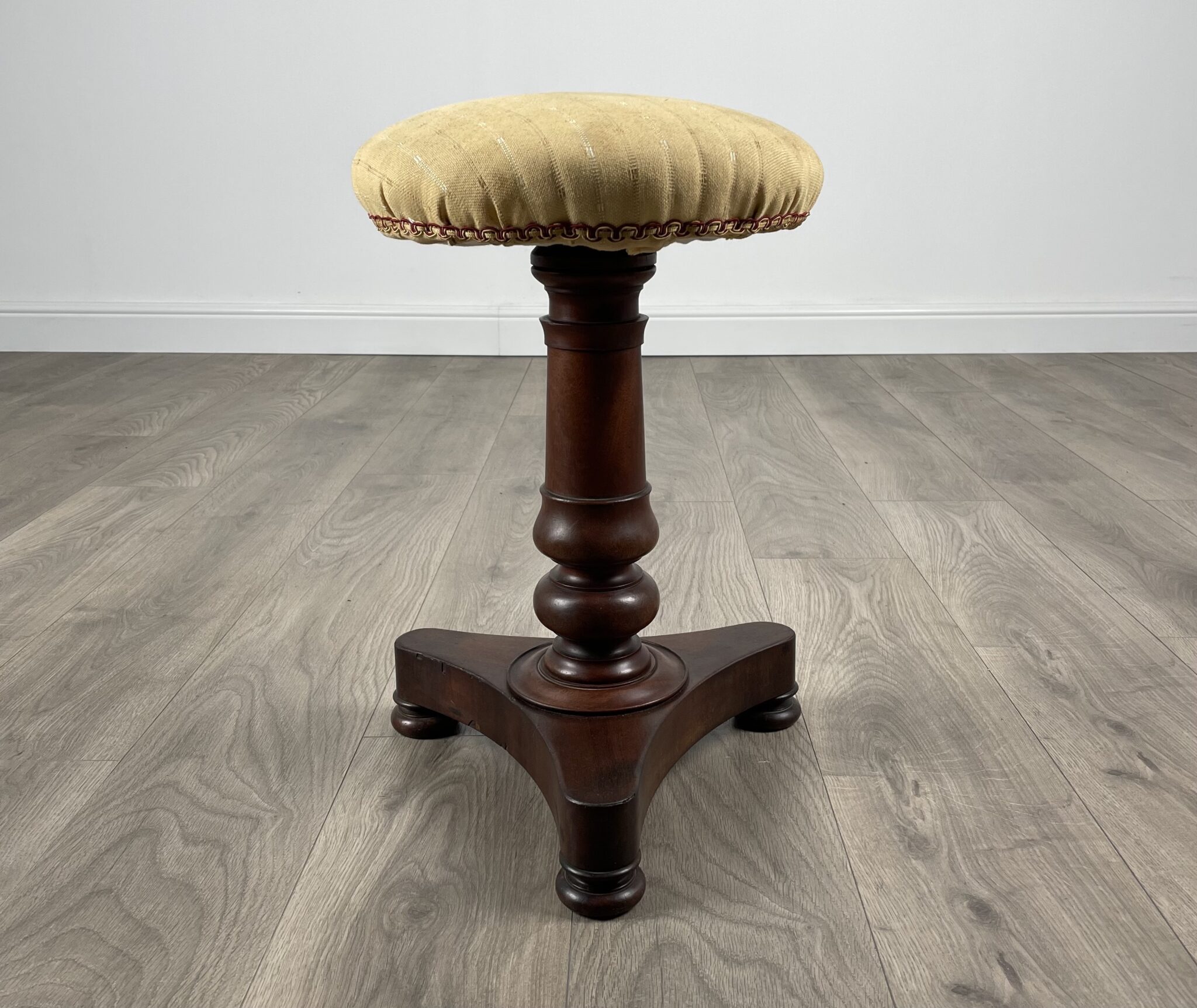 Antique 19th Century Piano Stool In Mahogany