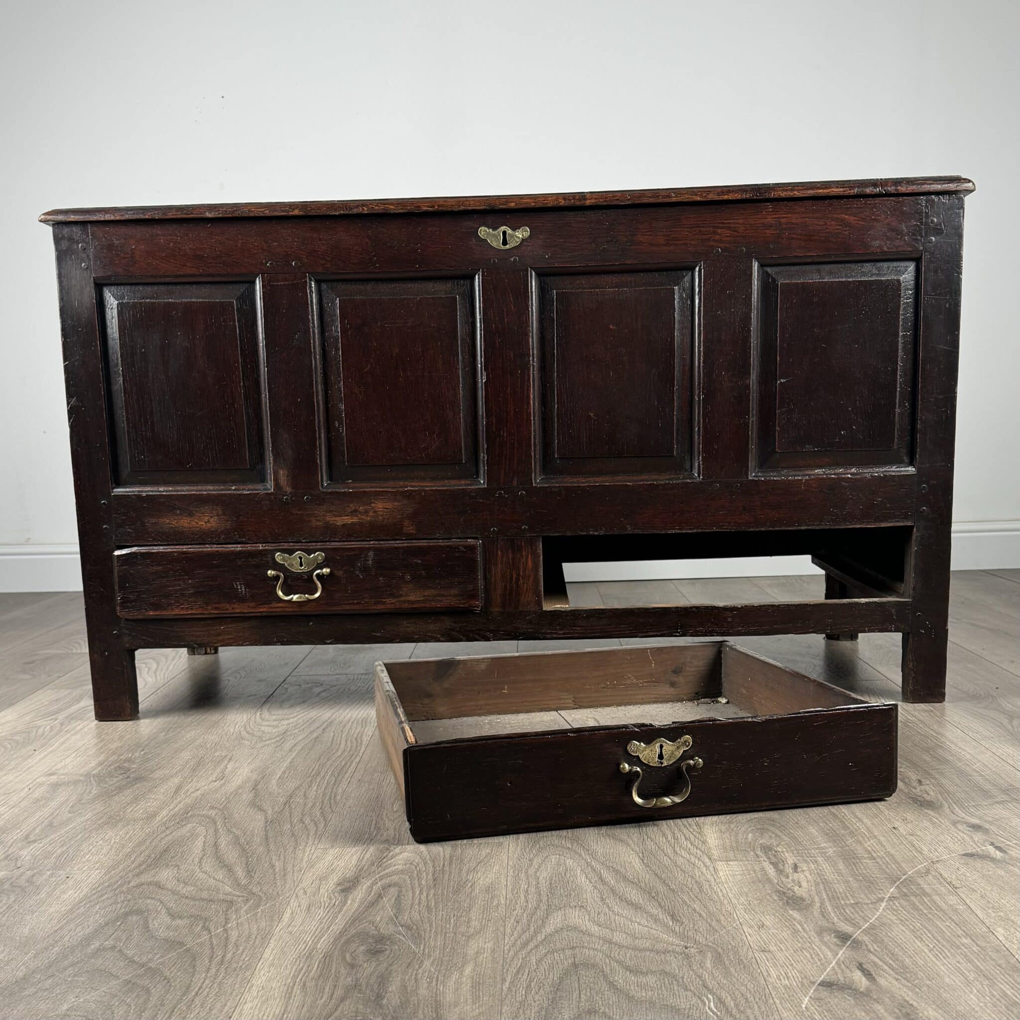 Antique 18th Century Coffer / Mule Chest In Oak