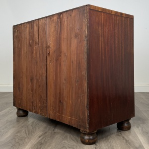 Antique 18th Century Bow Front Chest Of Drawers In Mahogany