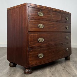 Antique 18th Century Bow Front Chest Of Drawers In Mahogany