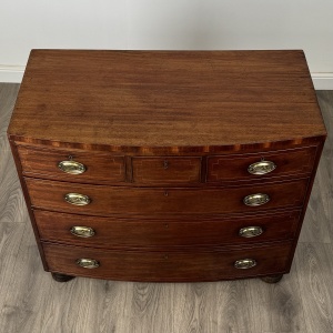 Antique 18th Century Bow Front Chest Of Drawers In Mahogany