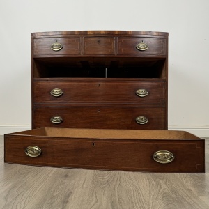 Antique 18th Century Bow Front Chest Of Drawers In Mahogany