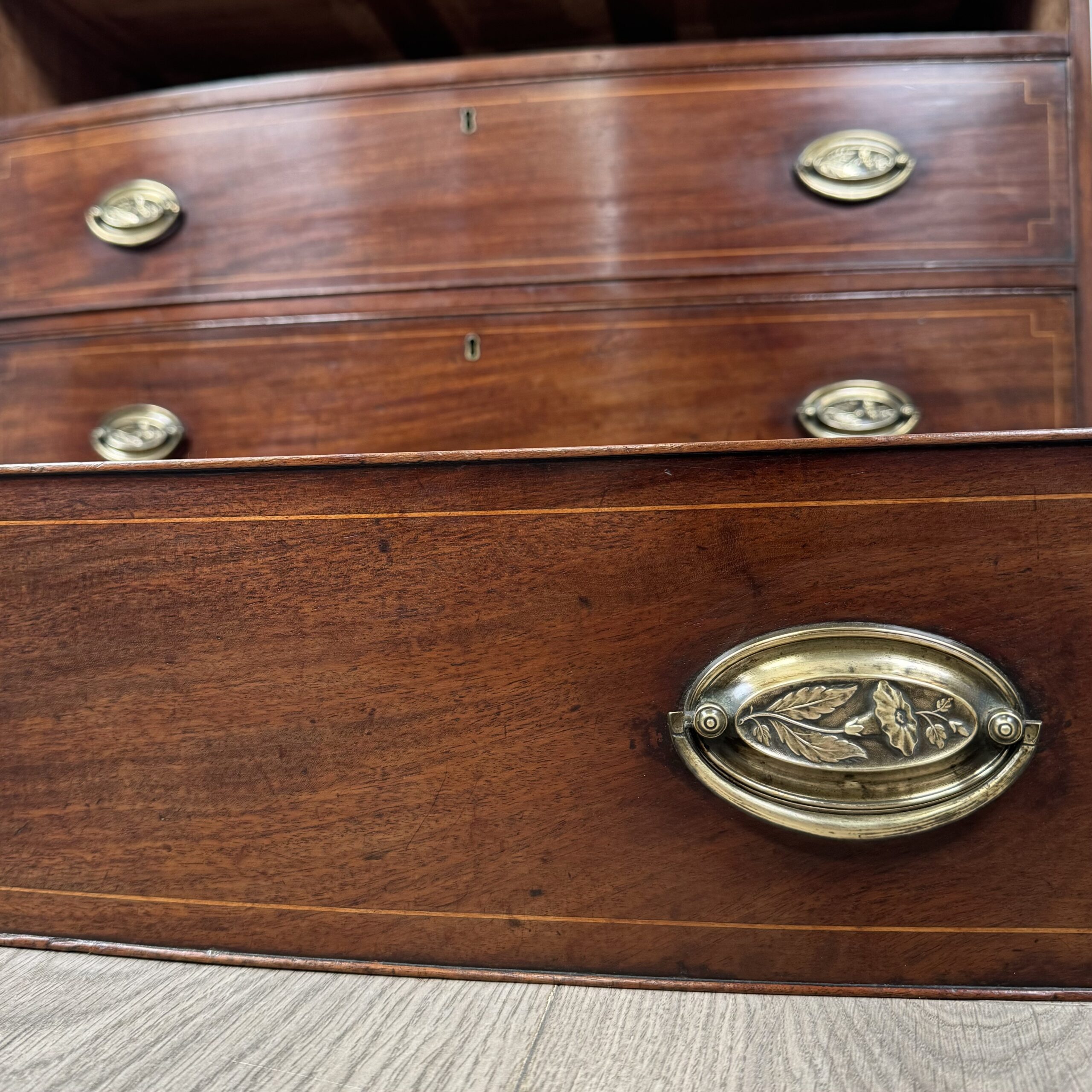 Antique 18th Century Bow Front Chest Of Drawers In Mahogany