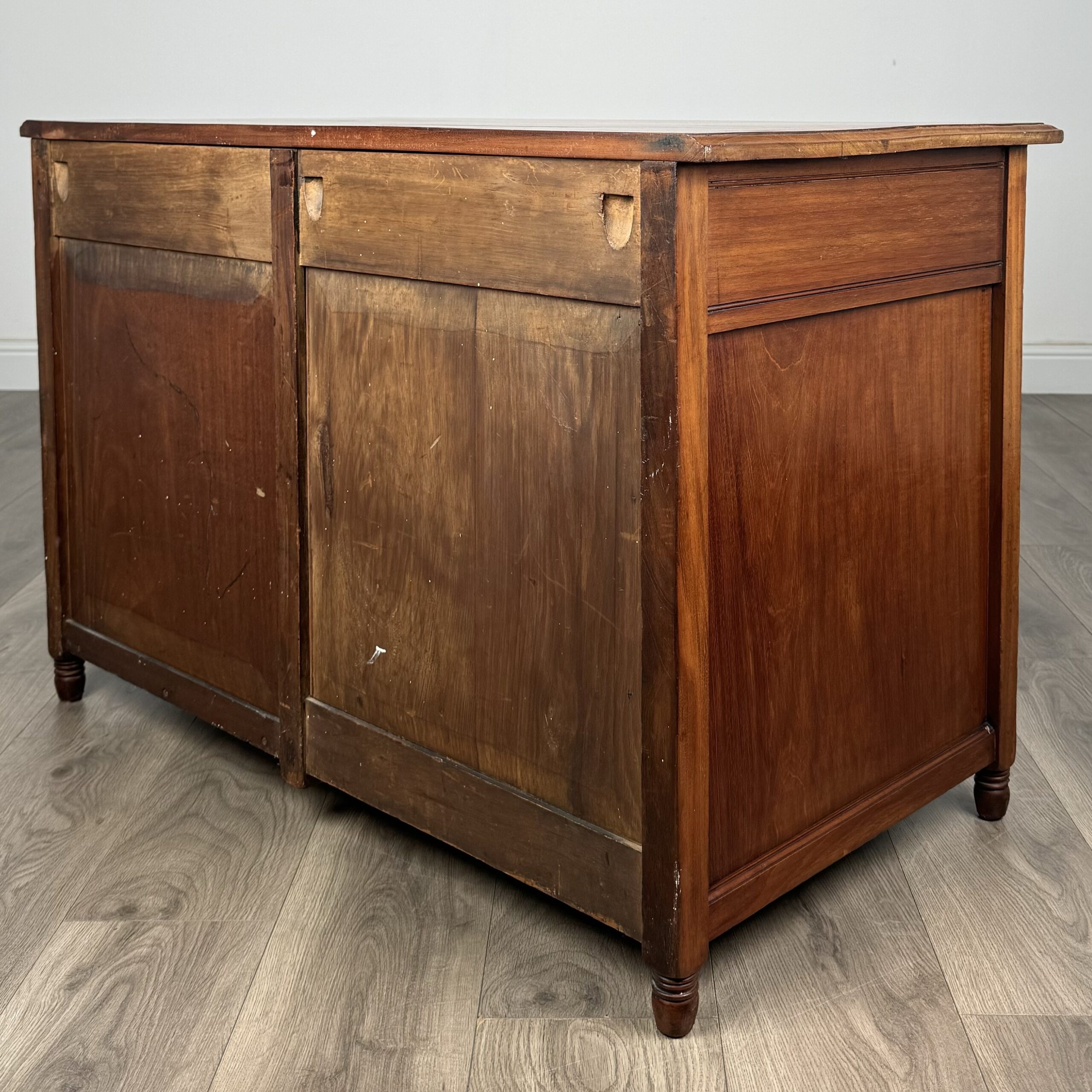 Antique 20th Century Single Pedestal Desk In Walnut