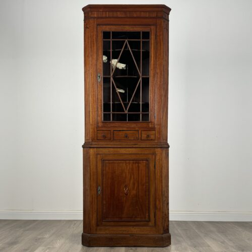 Antique Early 19th Century Corner Cabinet In Mahogany
