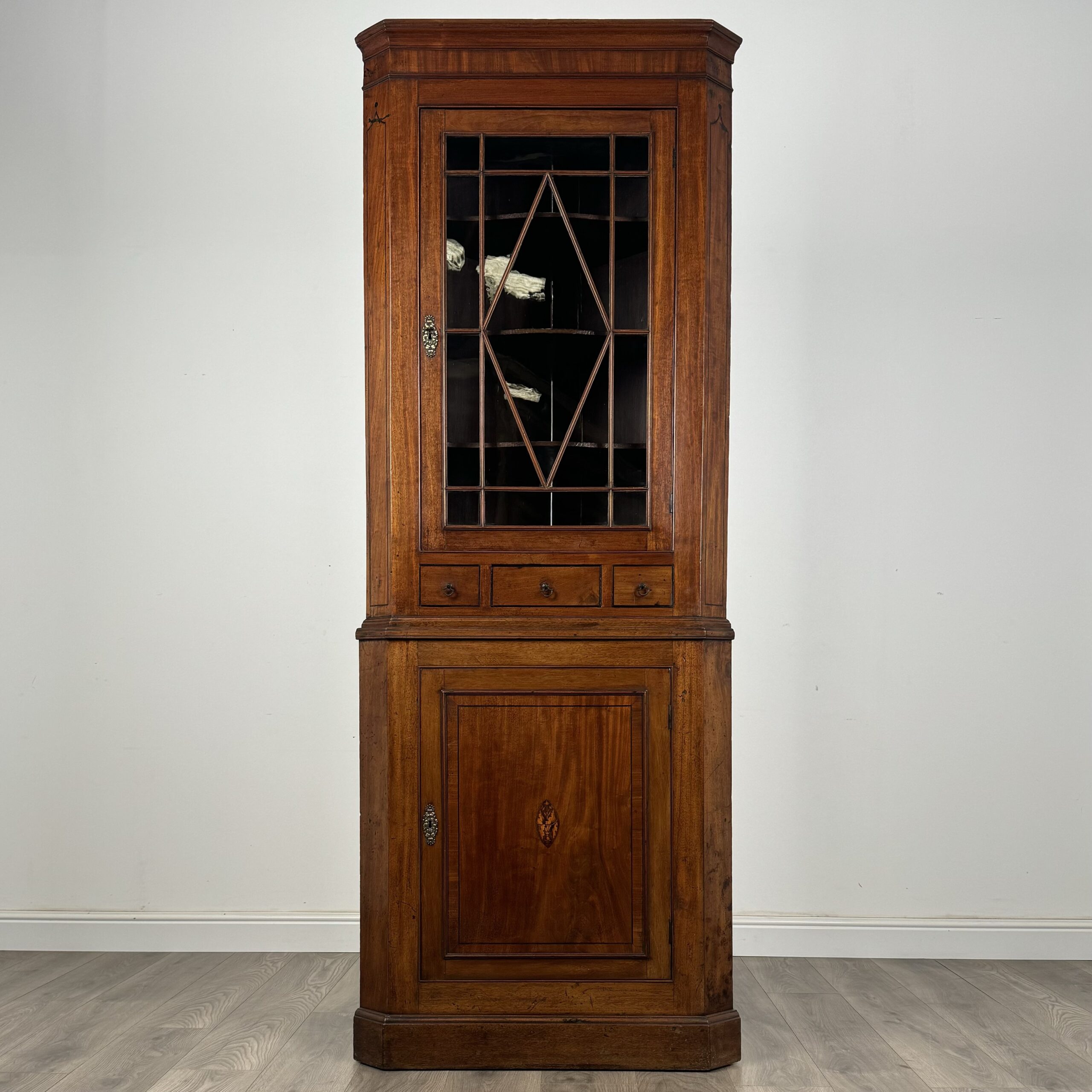 Antique Early 19th Century Corner Cabinet In Mahogany