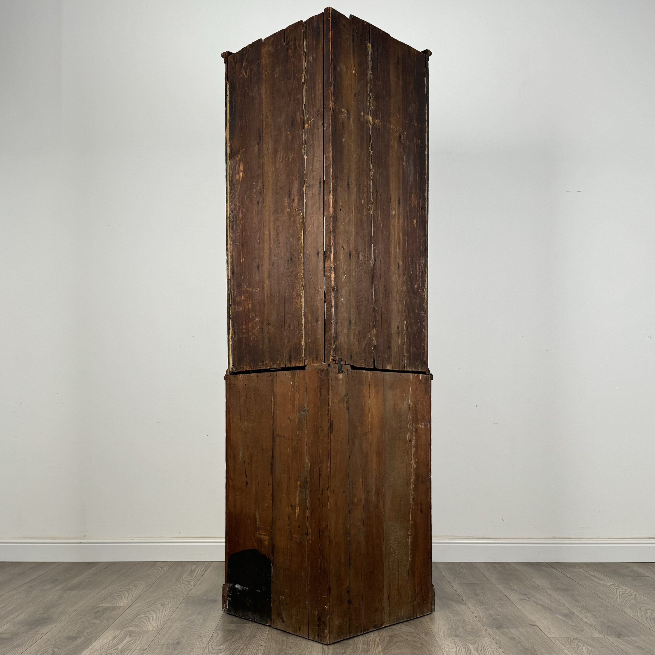Antique Early 19th Century Corner Cabinet In Mahogany