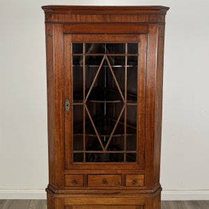 Antique Early 19th Century Corner Cabinet In Mahogany