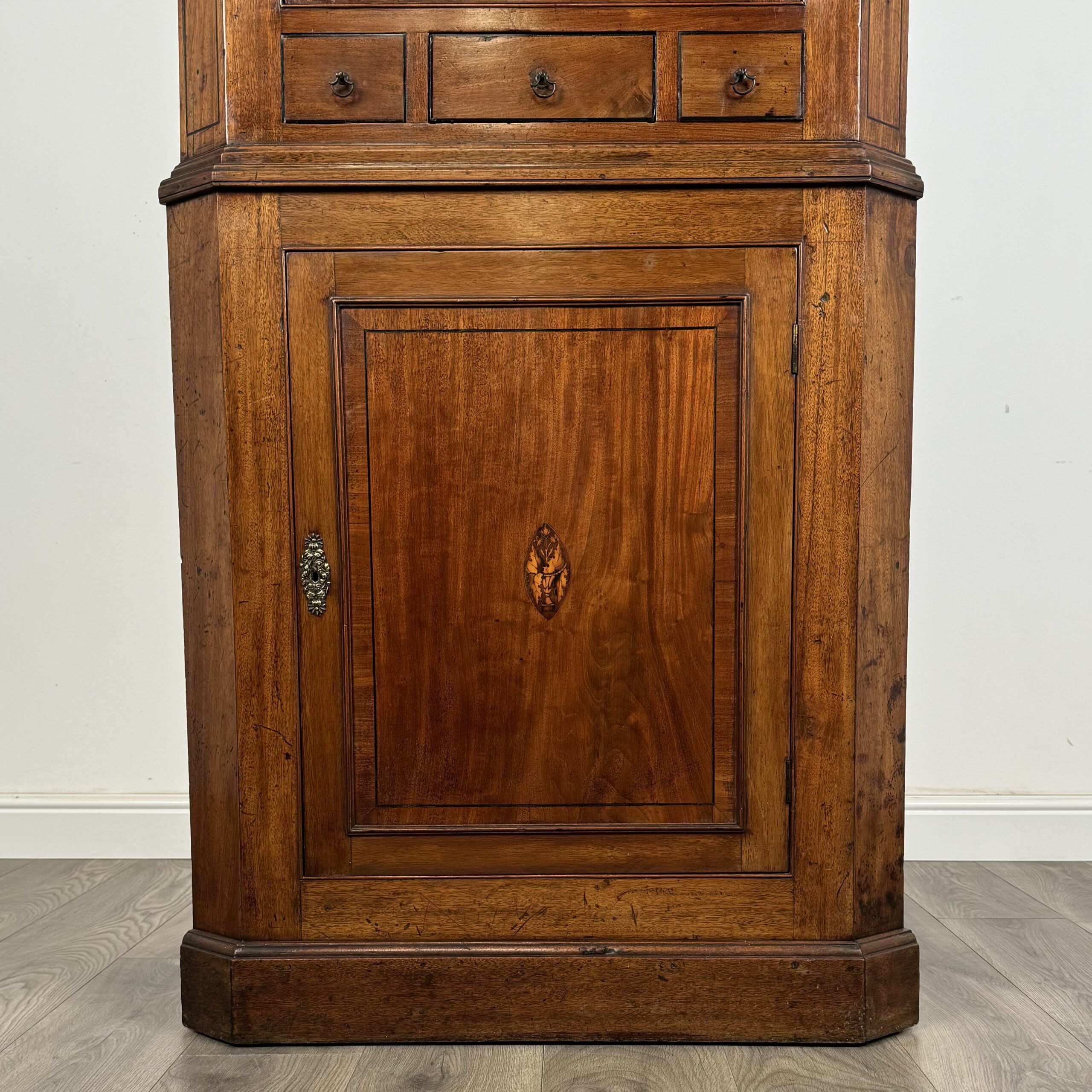 Antique Early 19th Century Corner Cabinet In Mahogany