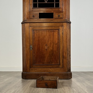 Antique Early 19th Century Corner Cabinet In Mahogany