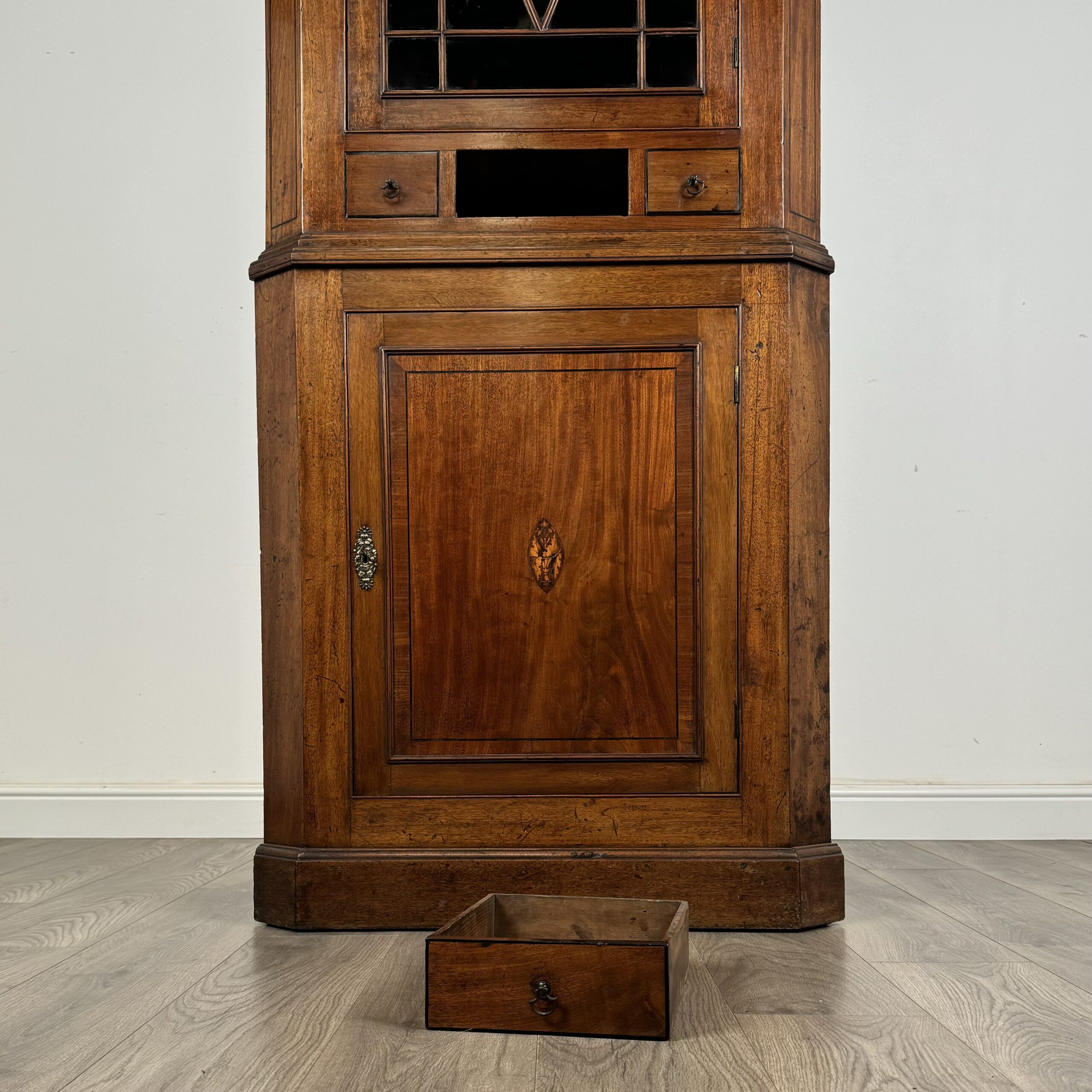Antique Early 19th Century Corner Cabinet In Mahogany