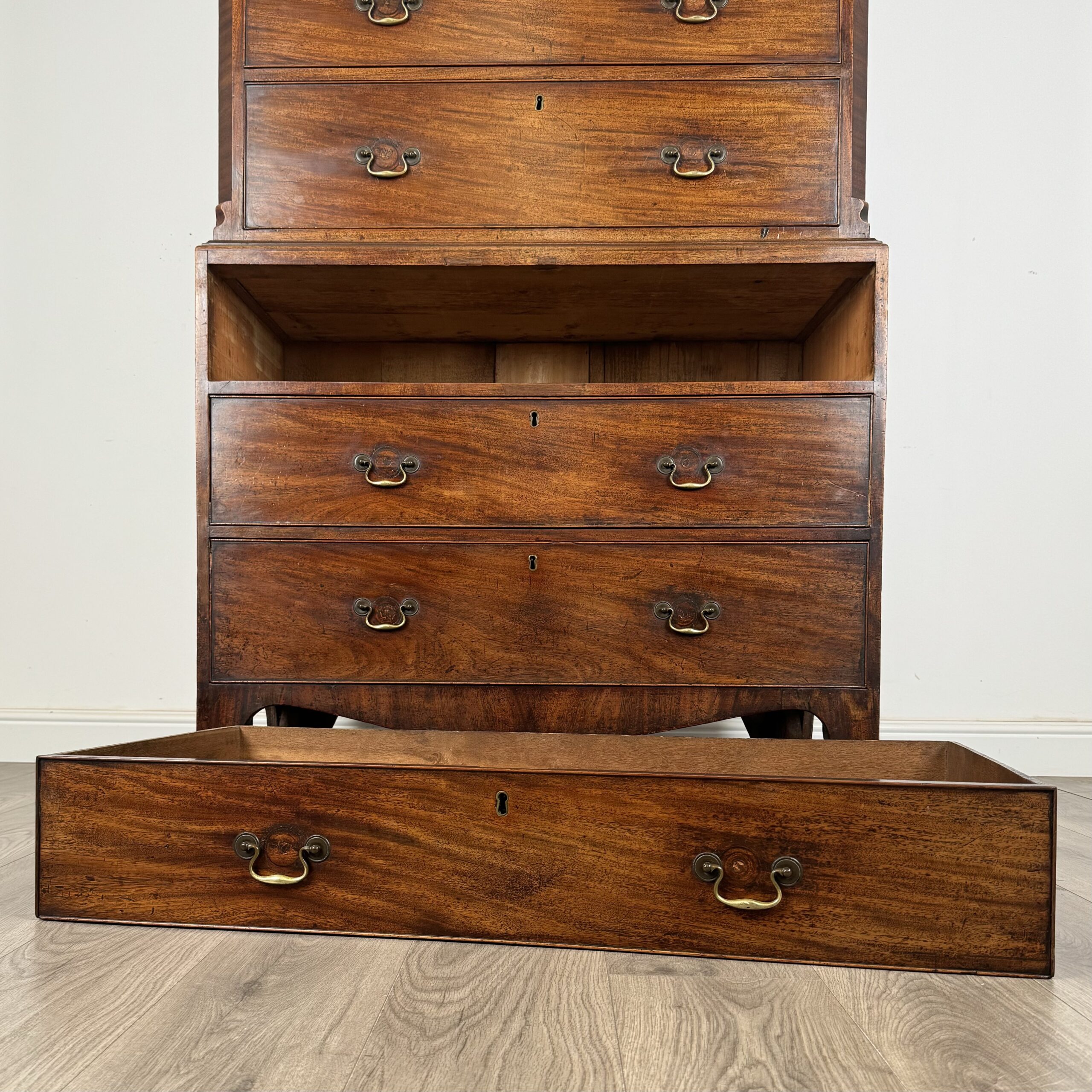 Antique 18th Century Chest On Chest In Mahogany