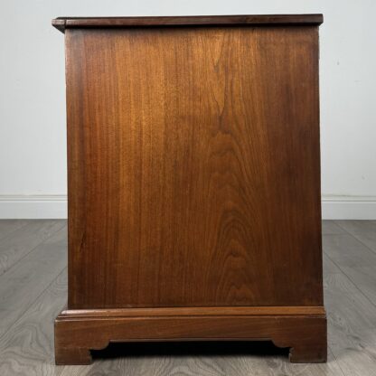 Antique 20th Century Pair Of Bedside Cabinets In Walnut - Image 4