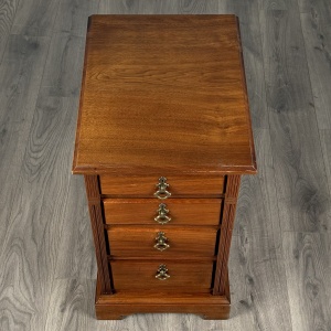 Antique 20th Century Pair Of Bedside Cabinets In Walnut