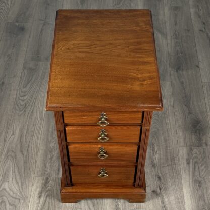 Antique 20th Century Pair Of Bedside Cabinets In Walnut - Image 10