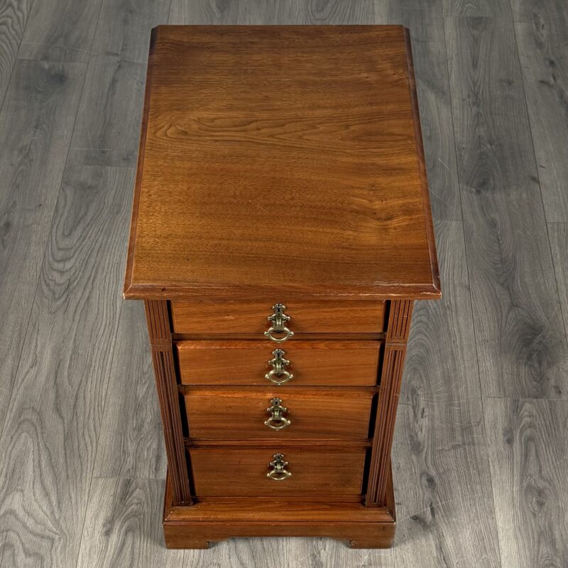 Antique 20th Century Pair Of Bedside Cabinets In Walnut