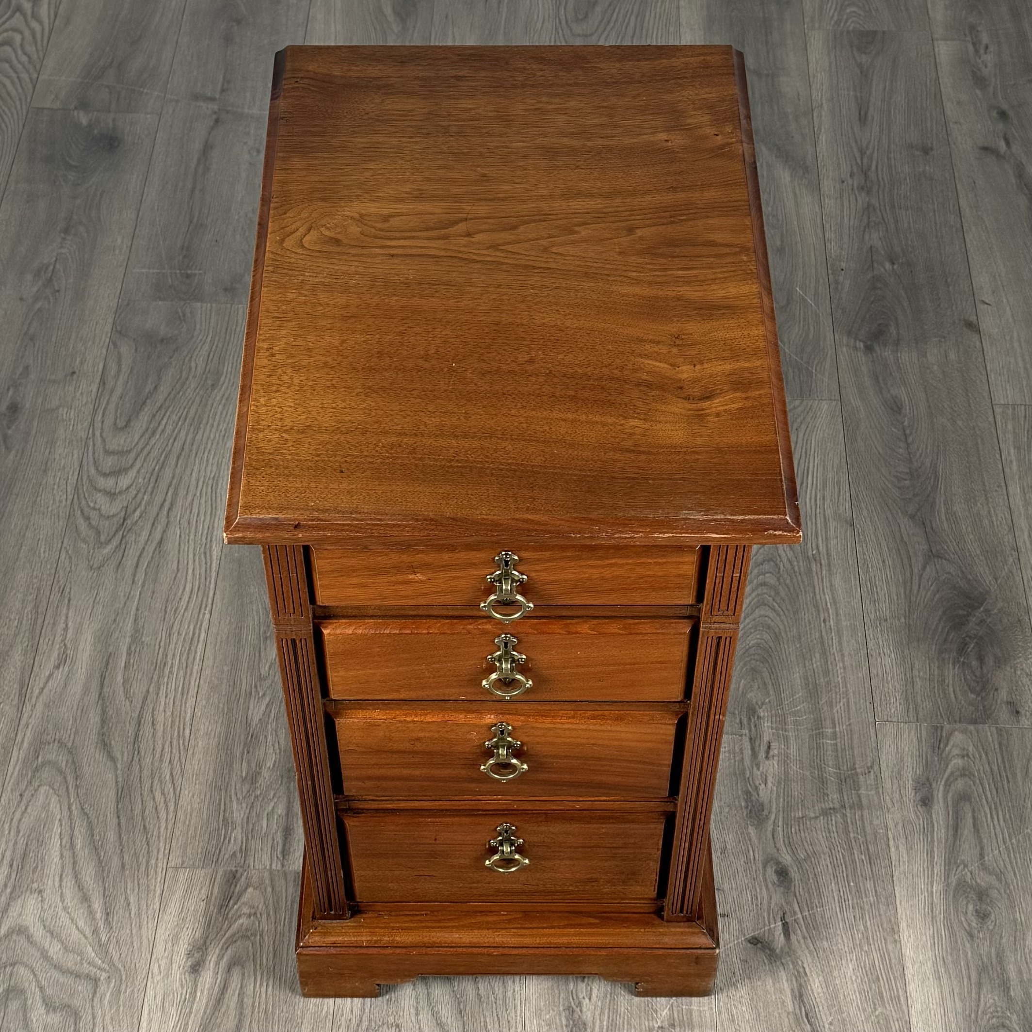 Antique 20th Century Pair Of Bedside Cabinets In Walnut