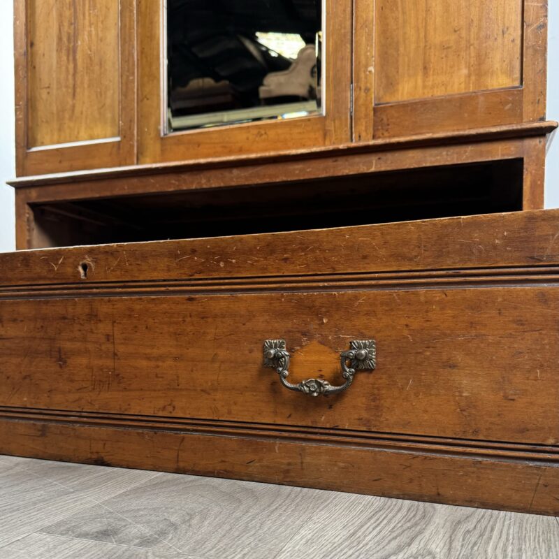 Antique Late 19th Century Wardrobe In Satin Walnut