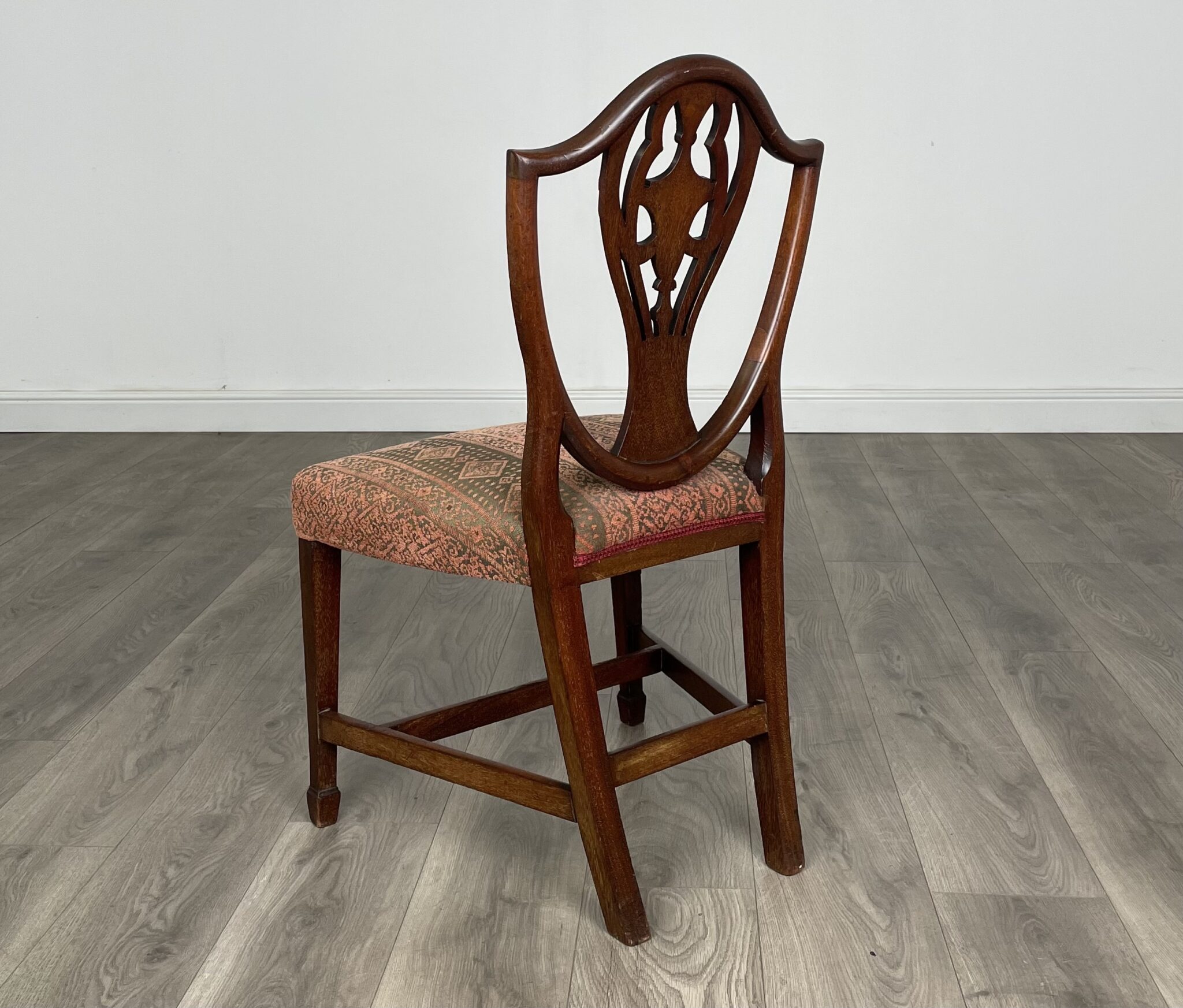 Antique 18th Century Set Of 8 Shield Back Dining Chairs