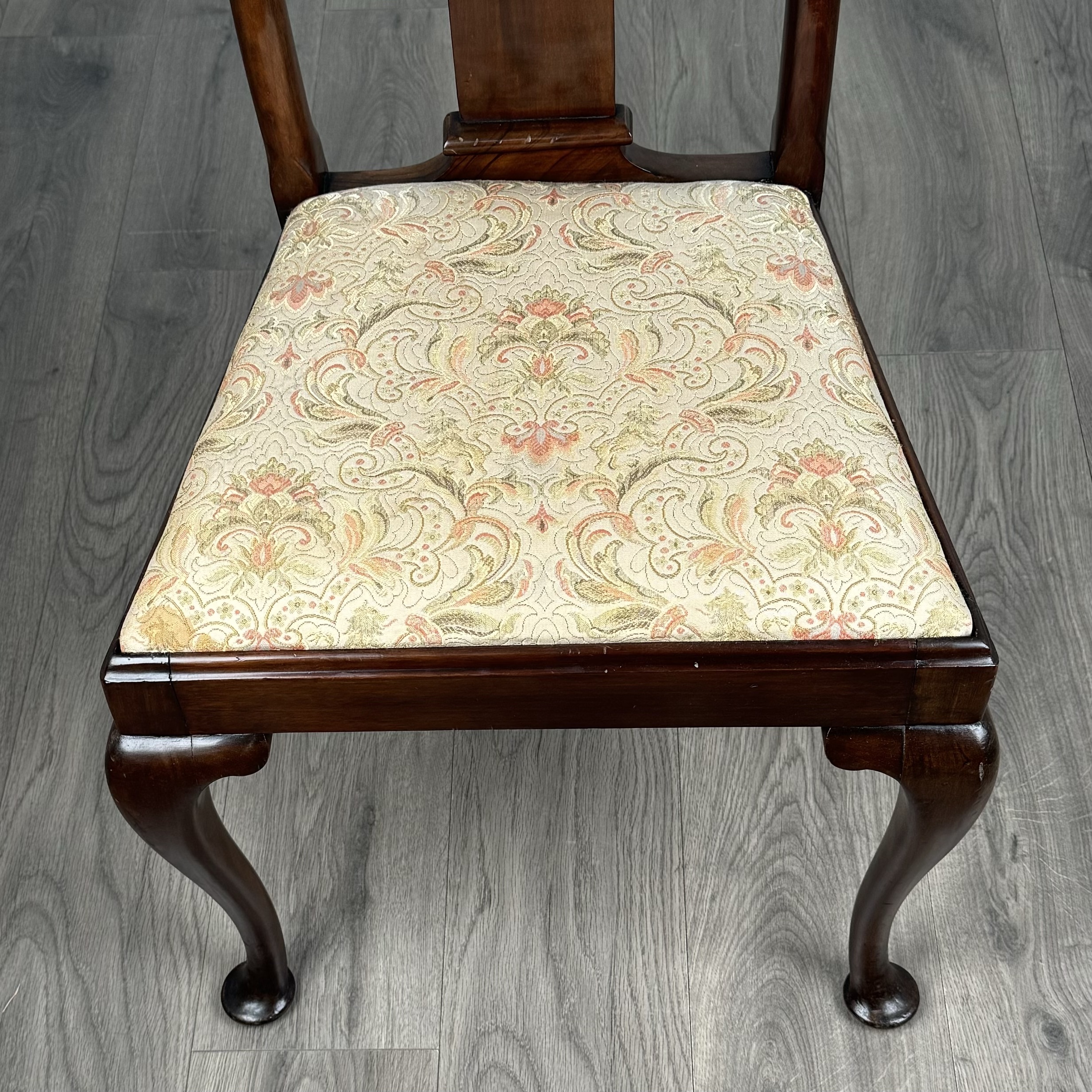 Antique 20th Century Set Of 8 Queen Anne Style Dining Chairs In Walnut